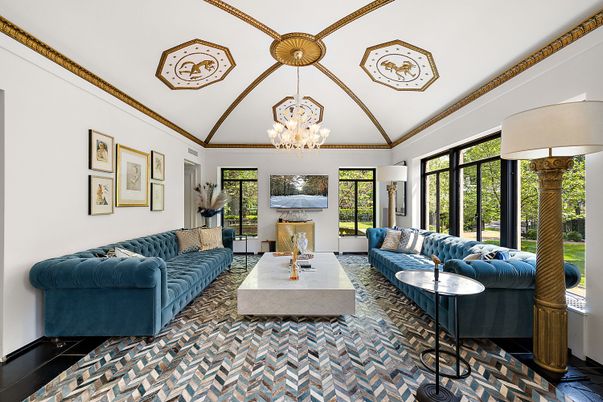 Chandelier, Interior, Living room