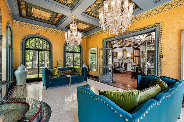 Chandelier, Interior, Living room
