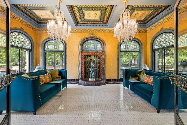 Chandelier, Interior, Living room