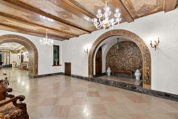 Chandelier, Interior, Wooden Beams