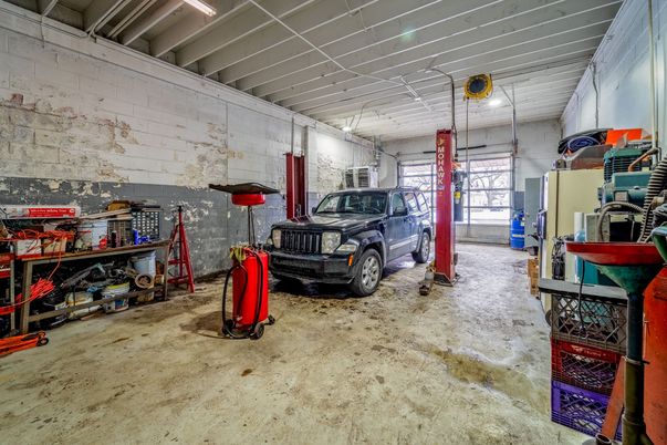 Garage, Interior