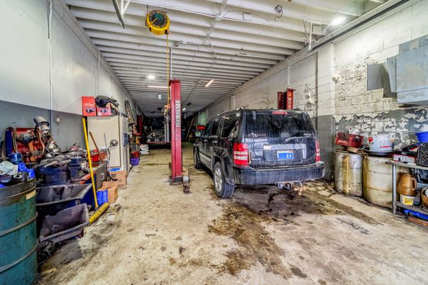Garage, Interior