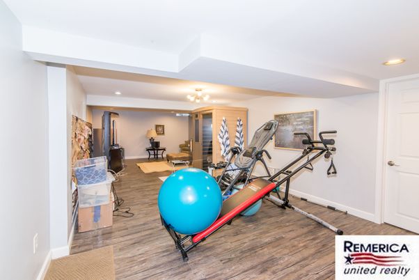 Fitness Equipment, Interior, Recessed Lighting, Wood Texture Flooring