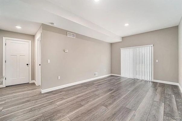 Empty room, Interior, Recessed Lighting, Wood Texture Flooring