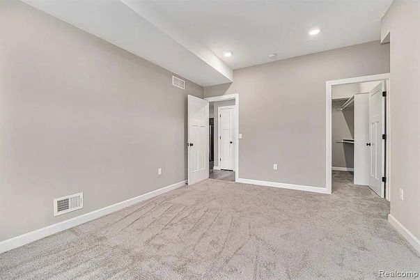 Empty room, Interior, Recessed Lighting