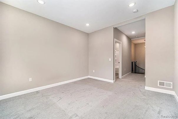 Empty room, Interior, Recessed Lighting