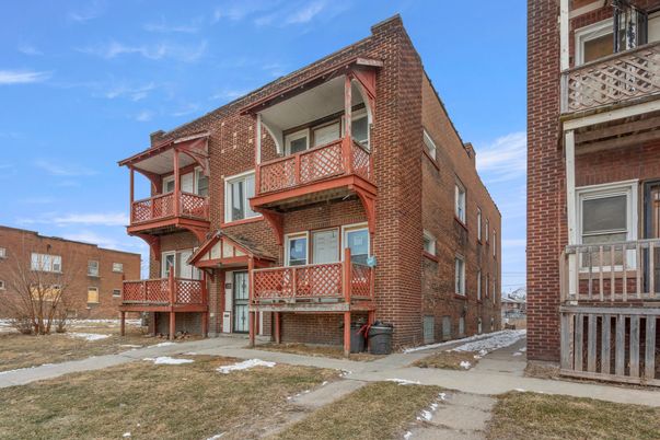 Exterior, Facade, Brick Facade, Rowhouse
