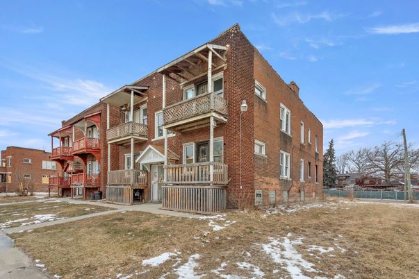 Backyard, Exterior, Facade, Brick Facade, Rowhouse