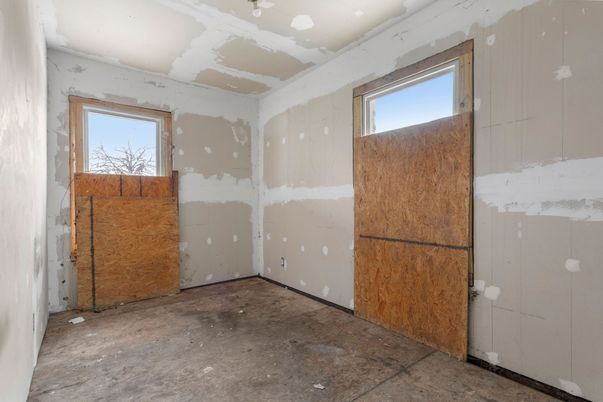 Empty room, Interior
