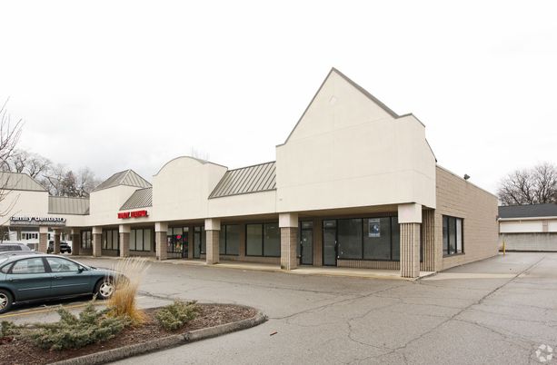 Exterior, Facade, Modern