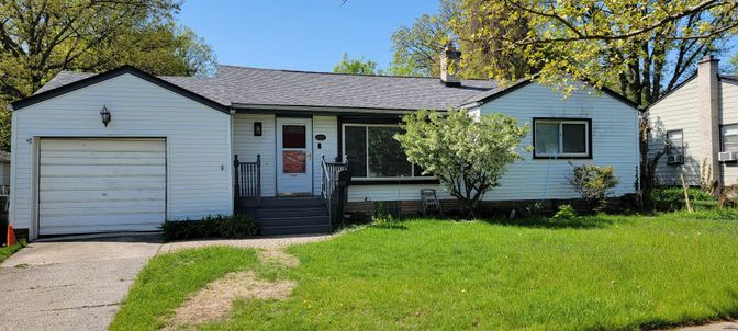 Attached, Exterior, Facade, Cape Cod