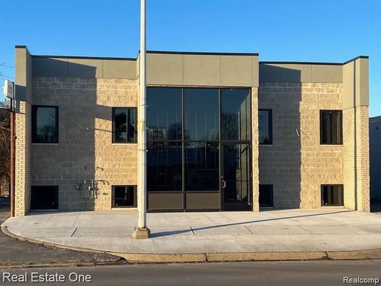 Exterior, Facade, Modern