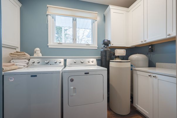 Interior, Washer, Wood Texture Flooring