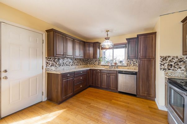 Interior, Kitchen, Pendant Lights, Wood Texture Flooring