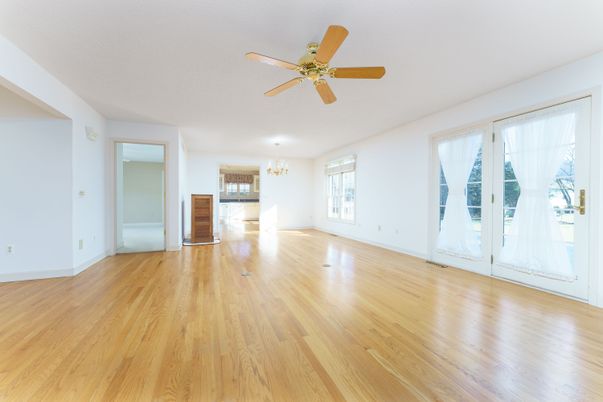 Chandelier, Empty room, Interior, Wood Texture Flooring