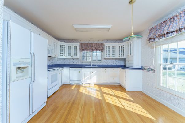 Interior, Kitchen, Pendant Lights, Wood Texture Flooring