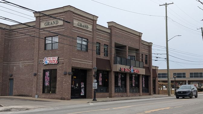 Exterior, Facade, Brick Facade, Chicago School