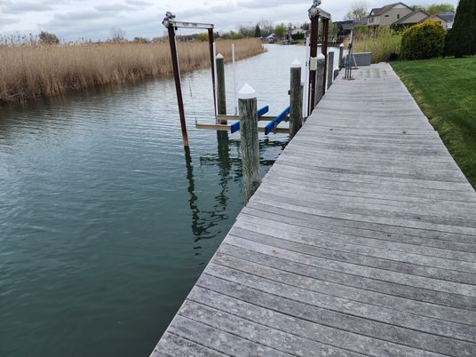 Exterior, Lake