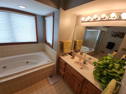 Bathroom, Dual Sink Vanities, Interior, Recessed Lighting