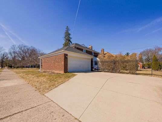 Detached Garage, Exterior
