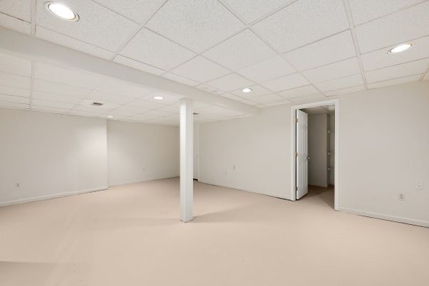 Empty room, Interior, Recessed Lighting