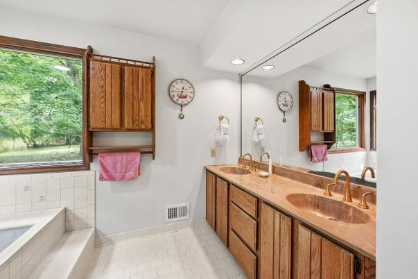 Bathroom, Dual Sink Vanities, Interior, Recessed Lighting