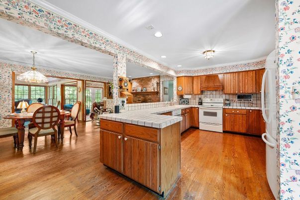 Dining room, Interior, Kitchen, Pendant Lights, Recessed Lighting, Tile Countertops, Wood Texture Flooring