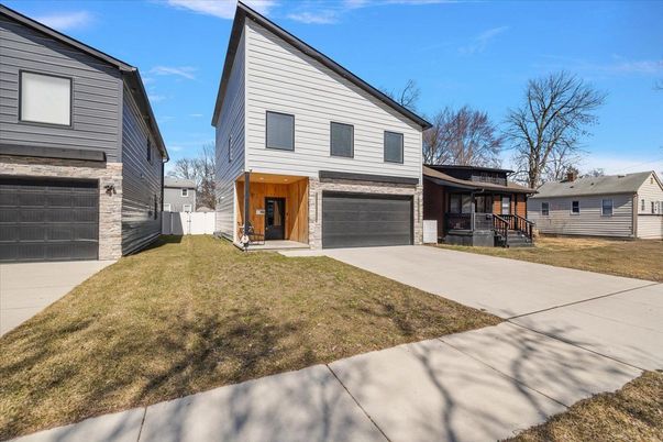 Attached, Exterior, Facade, Farmhouse