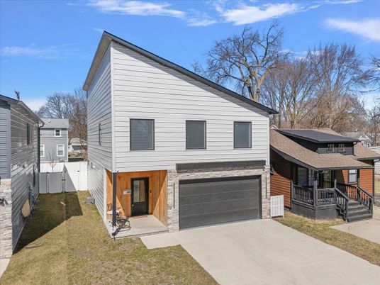 Attached, Exterior, Facade, Raised Ranch