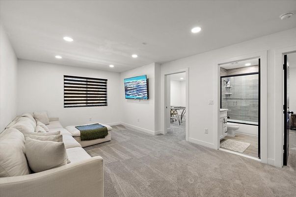 Bathroom, Interior, Living room, Recessed Lighting