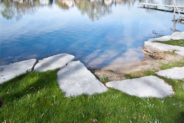 Exterior, Lake