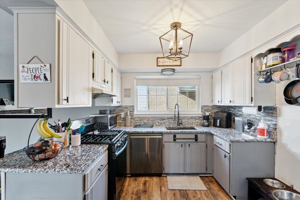 Interior, Kitchen, Pendant Lights, Wood Texture Flooring