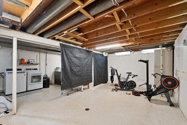 Fitness Equipment, Interior, Washer, Wooden Beams