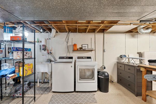 Interior, Washer, Wooden Beams