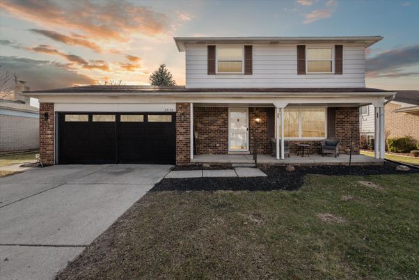 Attached, Exterior, Facade, Brick Facade, Split Level