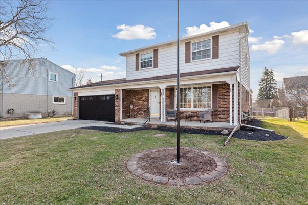 Attached, Exterior, Facade, Brick Facade, Split Level