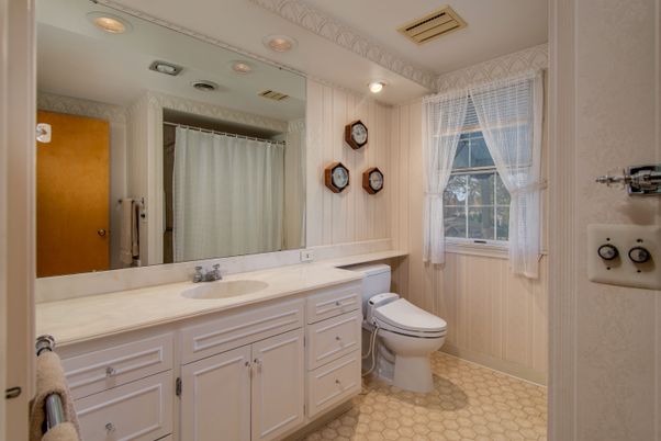 Bathroom, Interior, Recessed Lighting
