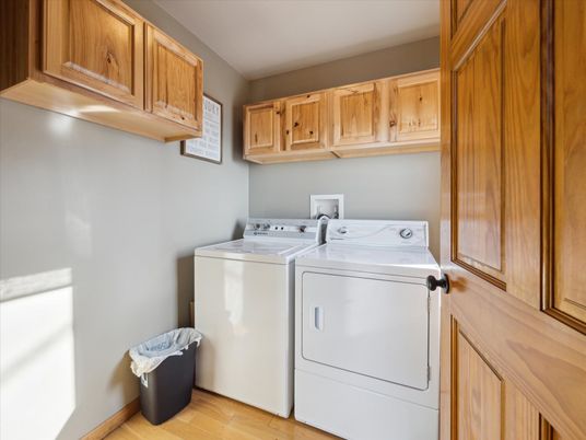 Interior, Utility Closets, Washer, Wood Texture Flooring