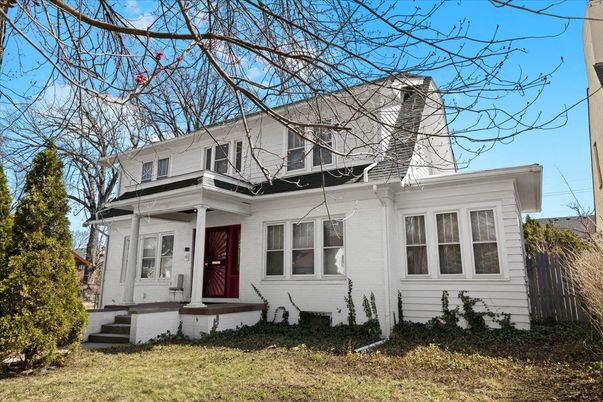 Exterior, Facade, American Foursquare
