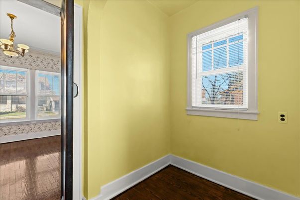 Chandelier, Empty room, Interior, Wood Texture Flooring