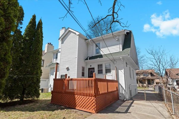 Backyard, Exterior, Facade, American Foursquare