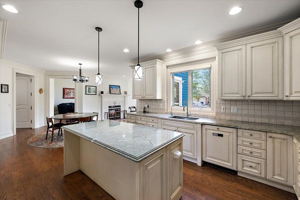 Chandelier, Dining room, Interior, Kitchen, Pendant Lights, Recessed Lighting, Wood Texture Flooring