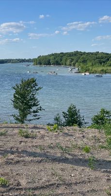 Exterior, Lake