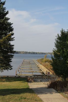 Exterior, Lake