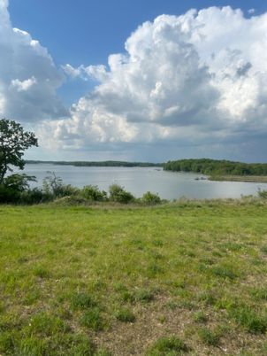 Exterior, Lake