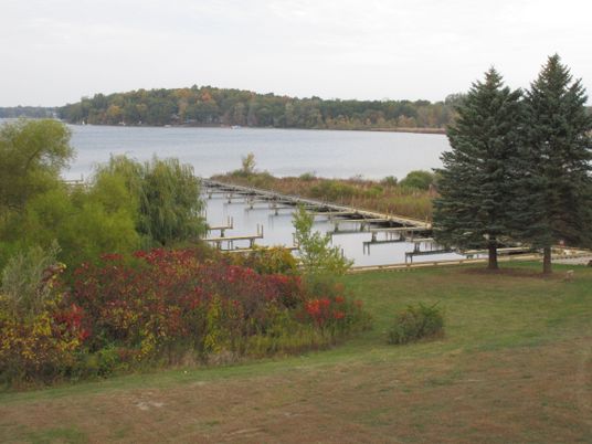 Exterior, Lake