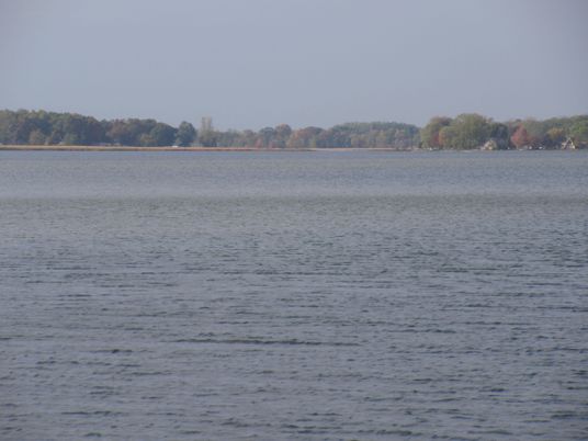 Exterior, Lake