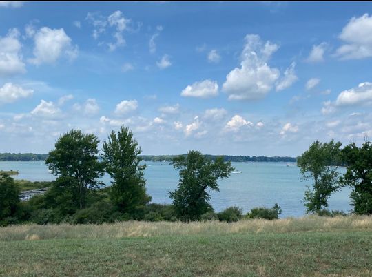 Exterior, Lake