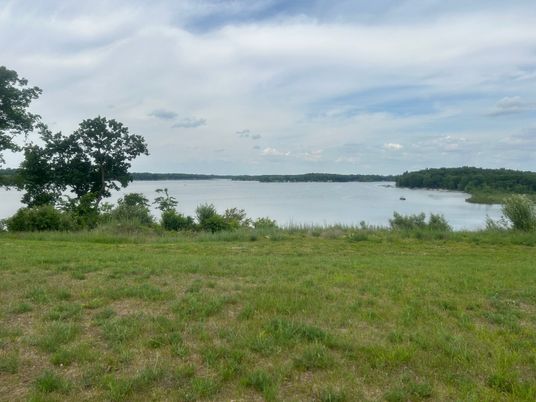 Exterior, Lake