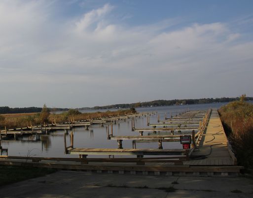Exterior, Lake